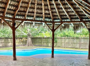 212 E Castle Harbour Dr, Friendswood, TX 77546