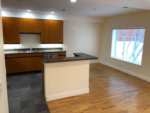 5th image of 316 Bartlett St #1