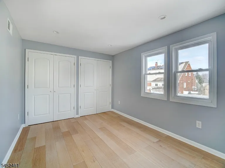 156 Crystal St — Photo 9