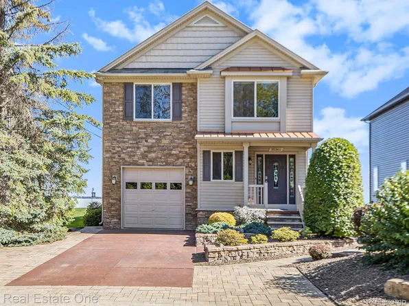 35361 Erie Dr, Rockwood, MI 48173