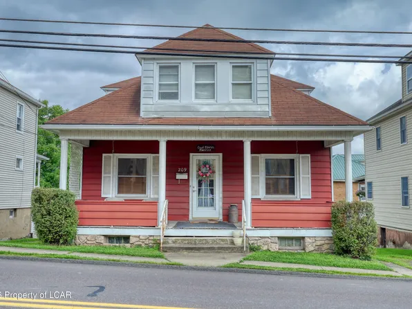 209 Robert St, Nanticoke, PA 18634