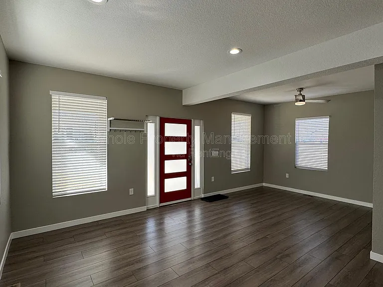 102 S Newton St — Photo 4
