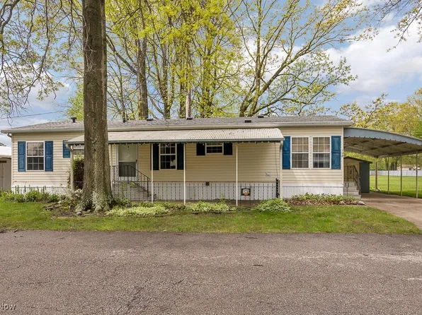 19 West Dr, Olmsted Falls, OH 44138