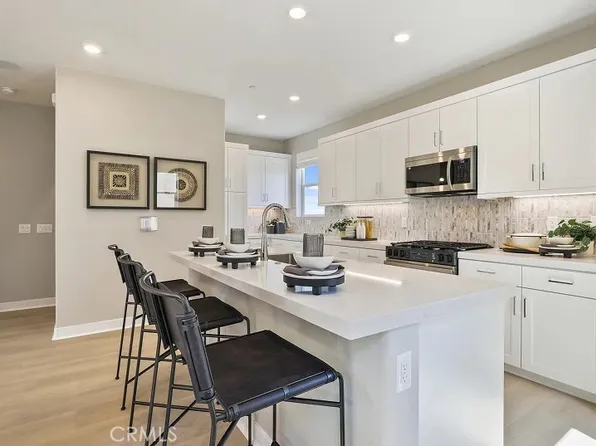 26832 Serif Pl, Valencia, CA 91381