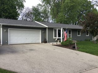 1306 Commonwealth Dr, Fort Atkinson, WI 53538