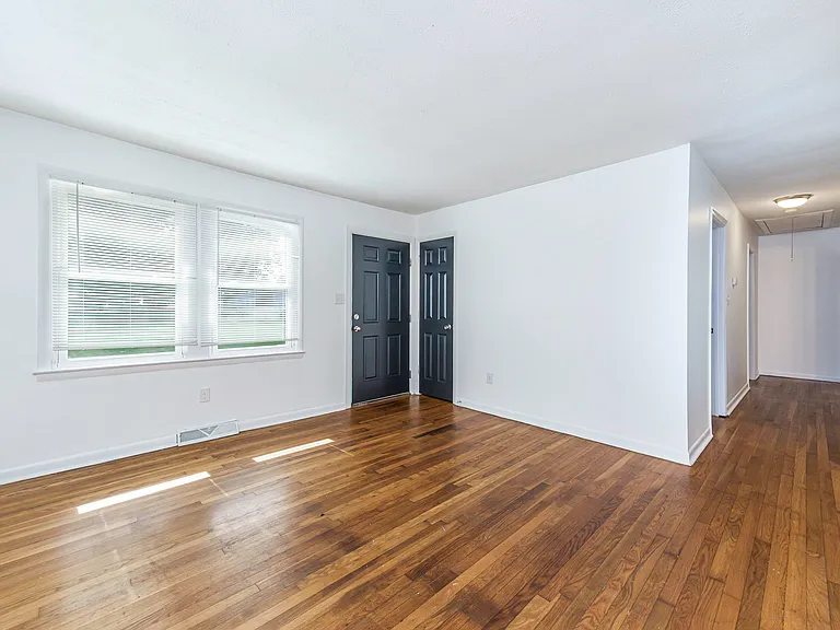 1208 Louis Ln — Photo 31