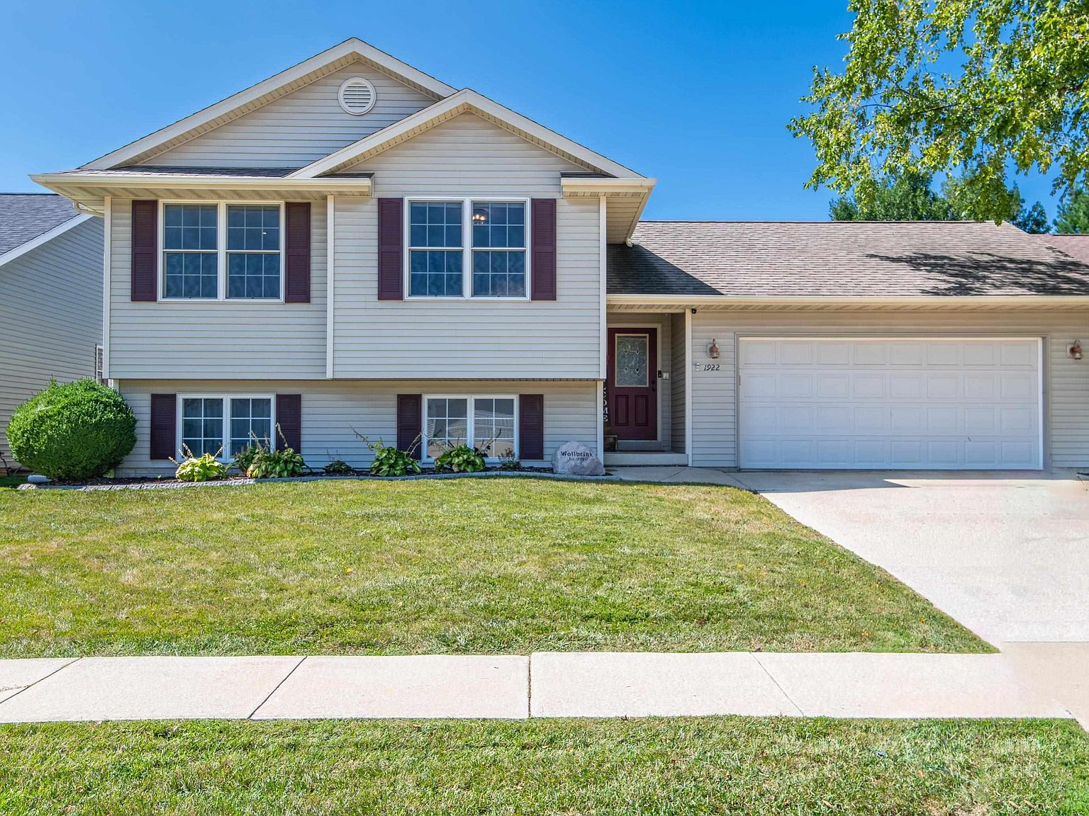 1922 13th St, Silvis, IL 61282 Zillow