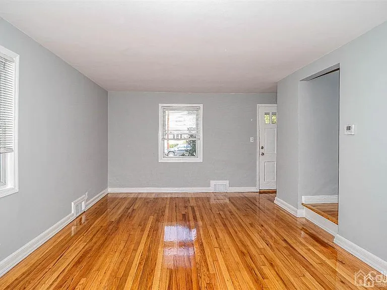 9 Macarthur Dr — Photo 3
