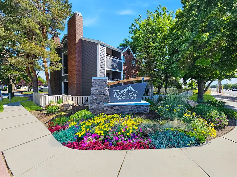Royal Ridge — Photo 33