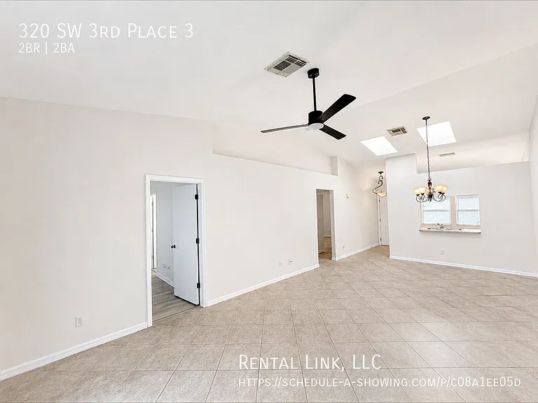 320 SW 3rd Pl #3 — Photo 4
