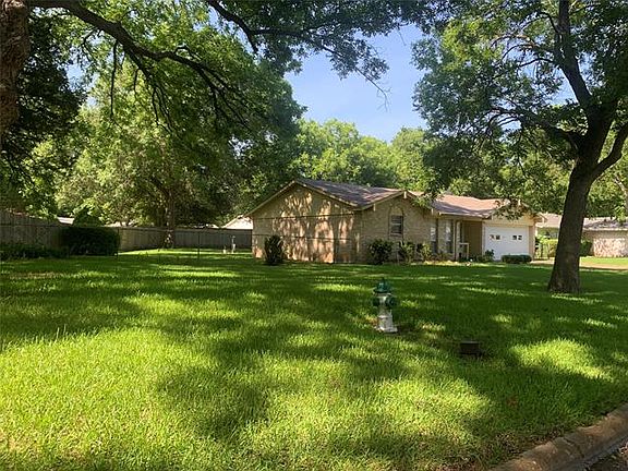 3rd image of 350 Parkview Dr
