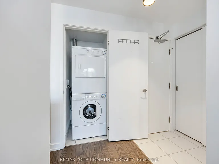 400 Wellington St W #1003 — Photo 25