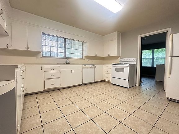 2nd image of 1601 N Sang Ave