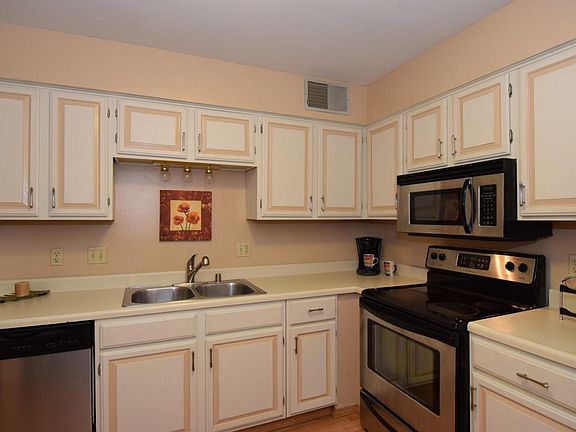 3rd image of 1906 E Shorewood Blvd Unit 254