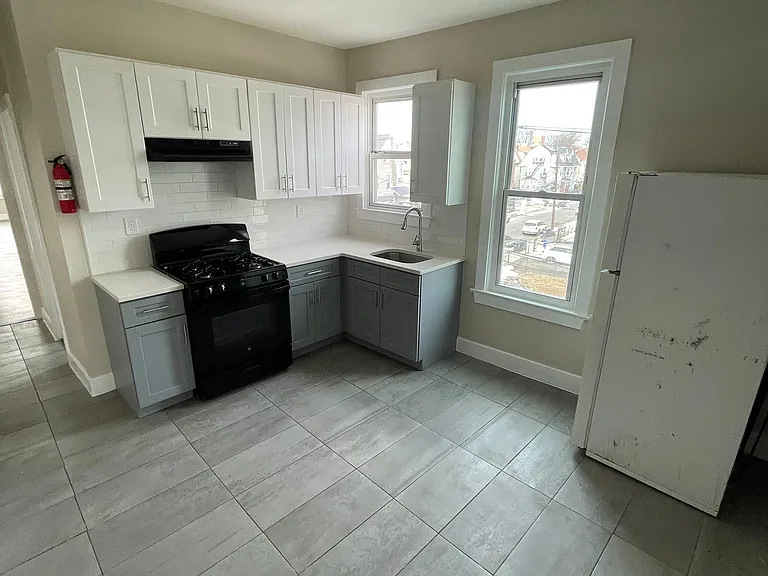 28 Wainwright St #3F — Photo 6