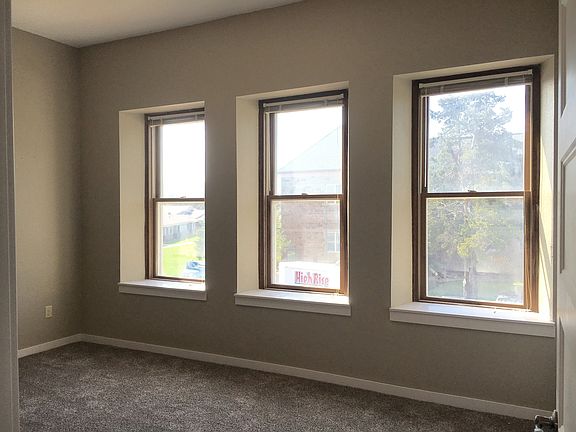 4th image of 104 N Krohn Pl #11