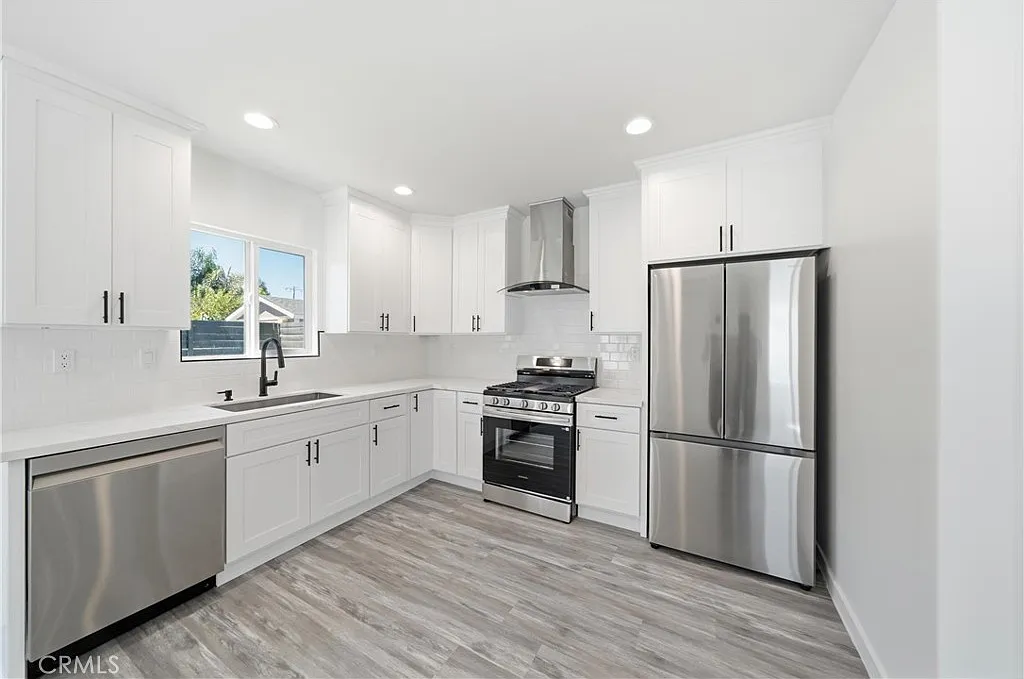 2 bed, 632 sqft, $2,700 — Photo 2