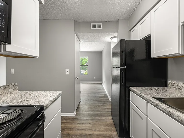 Timberwood Place Apartments — Photo 3