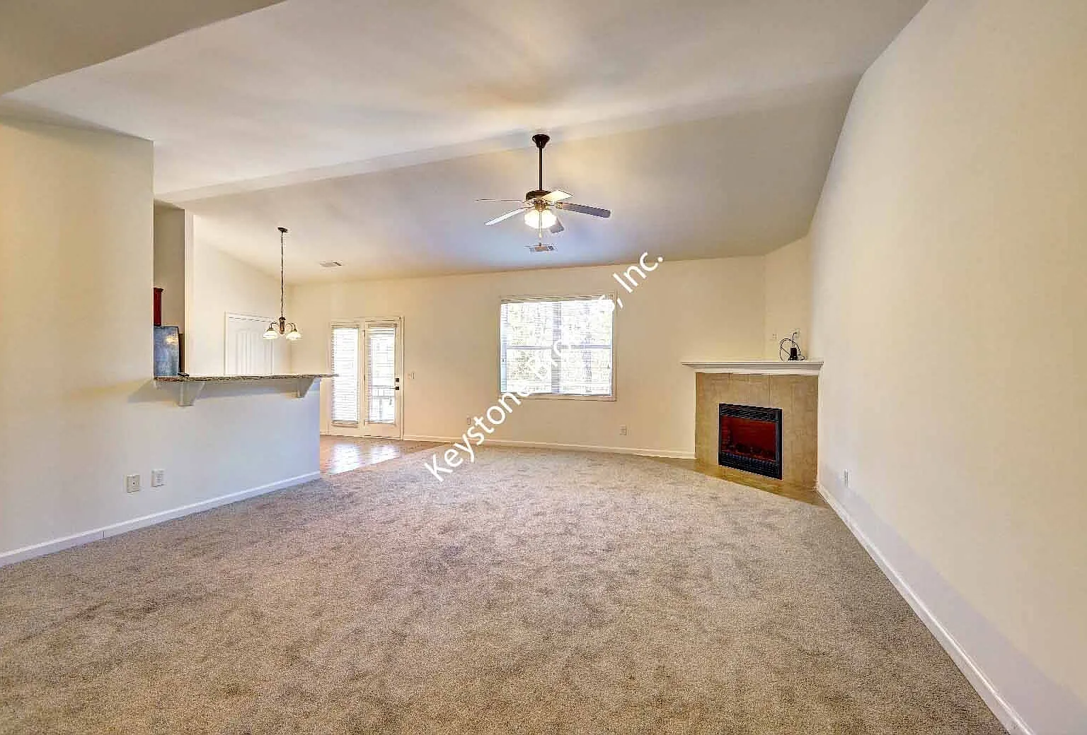 3 bed, 2.0 bath, 2055 sqft, $1,899 — Photo 3