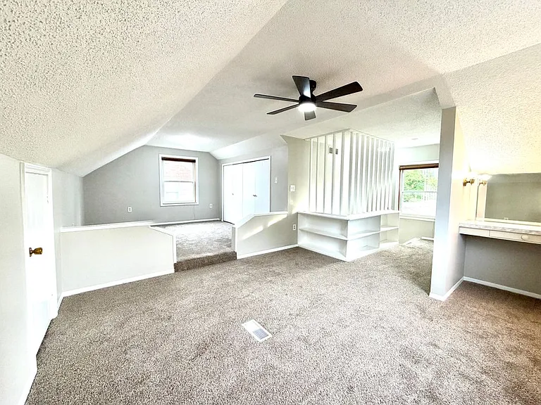 18235 Tracey St — Photo 37