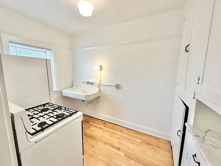 3819 N Oakland Ave — Photo 5