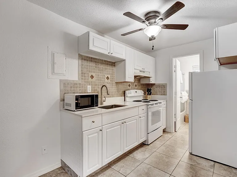 813 Middle St #3 — Photo 4