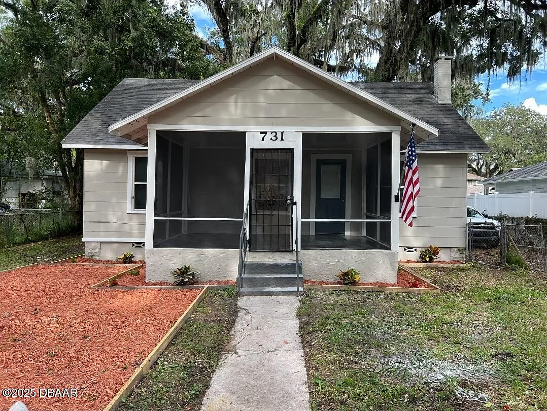 3 bed, 1.0 bath, 1044 sqft, $1,600 — Photo 1
