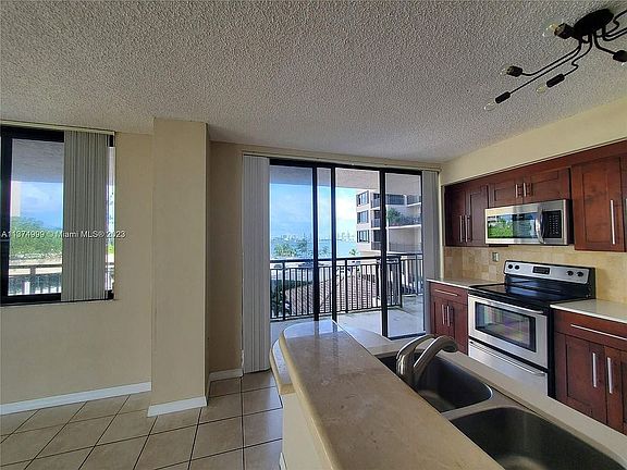 4th image of 540 Brickell Key Dr APT 608