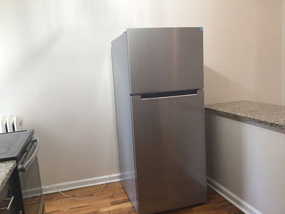 3rd image of 3854 Poplar St Floor 2