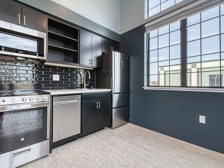 2275 Springfield Dr — Photo 1