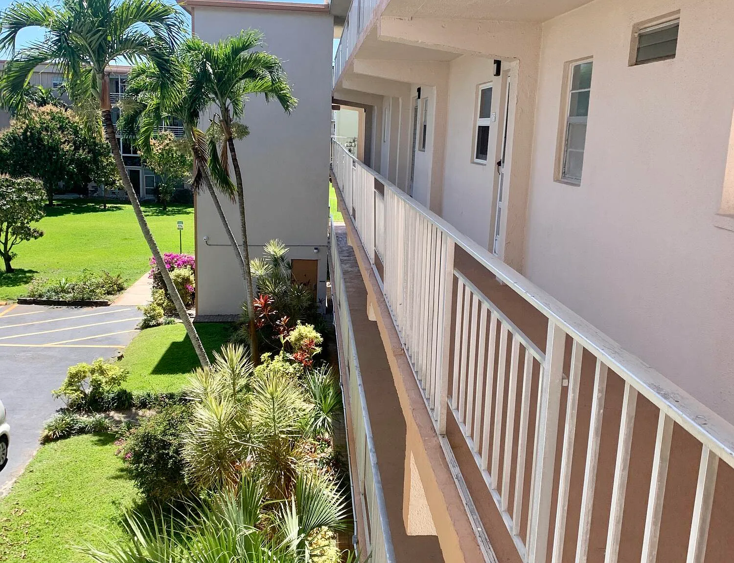 1 bed, 1.5 bath, 754 sqft, $1,600 — Photo 2