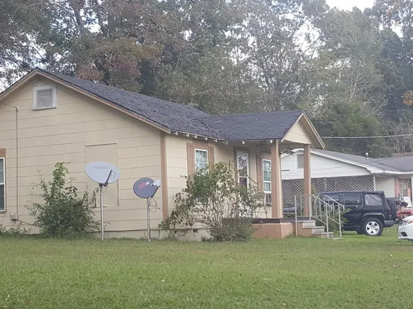 1257 E Brame Ave, West Point, MS 39773