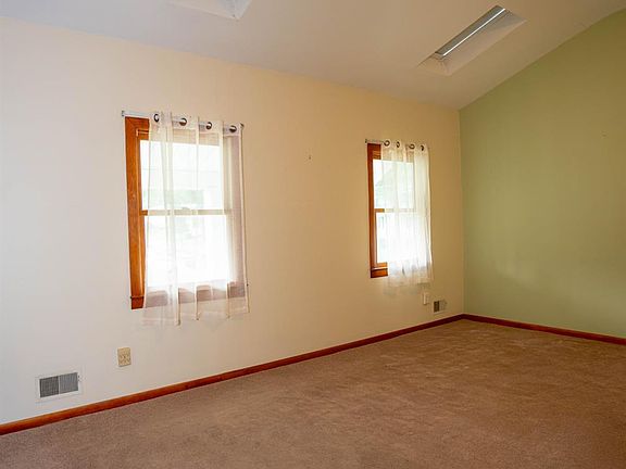 4th image of 47 Inwood Dr