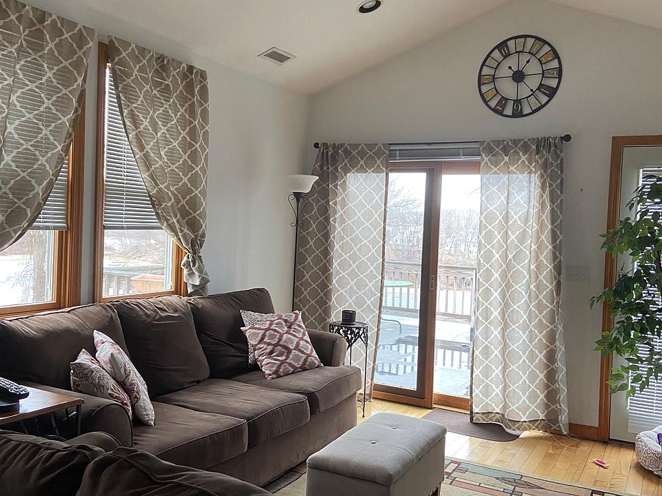 1st image of 12 Boulevard Ave Floor 2