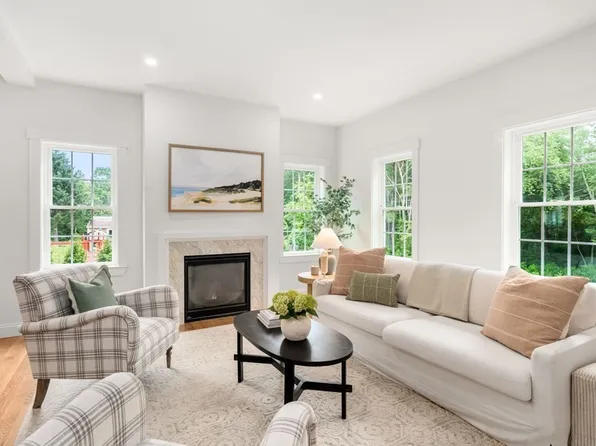 3 Modoc St, Duxbury, MA 02332