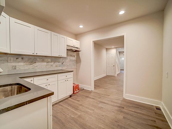 Kitchen includes stove and Fridge