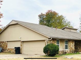 2401 W Edgewater St, Broken Arrow, OK 74012