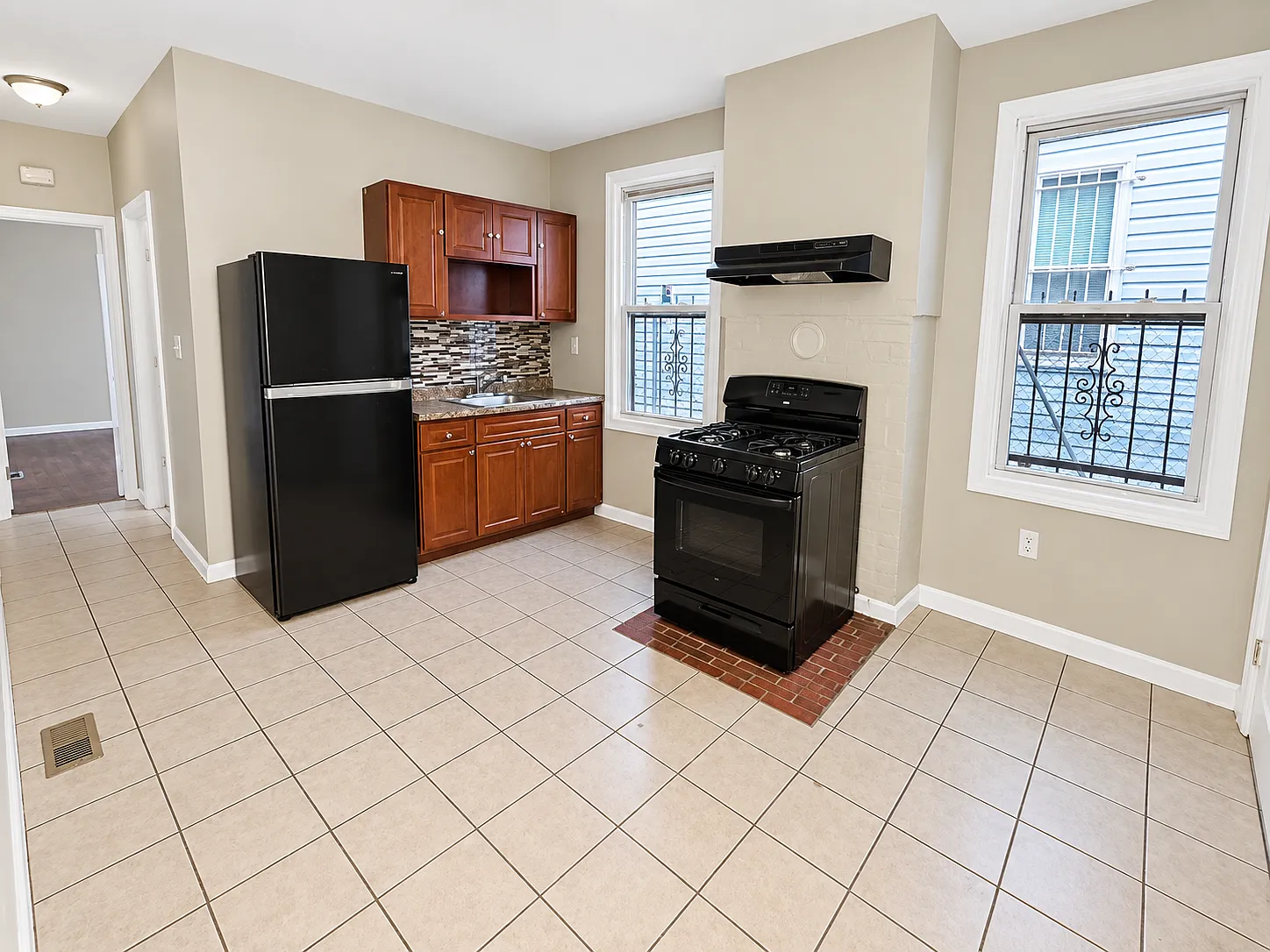 3 bed, 1200 sqft, $1,995 — Photo 2