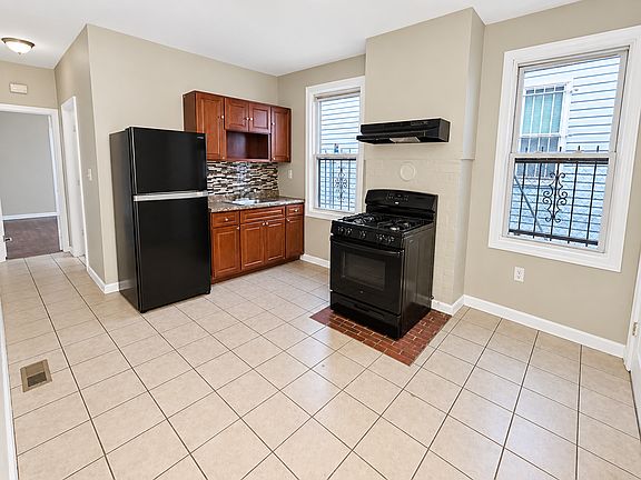 2nd image of 235 Rose St #1I