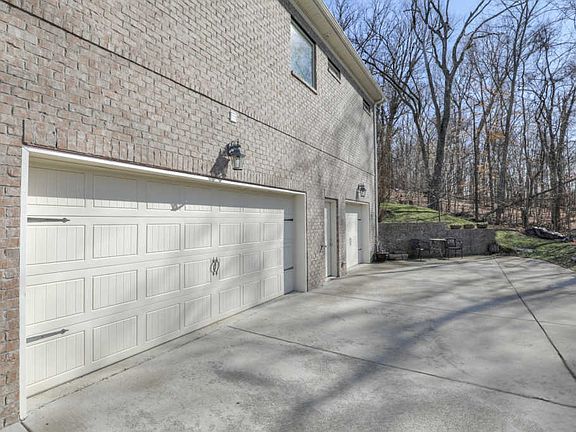 3rd image of 412 Godfrey Ct