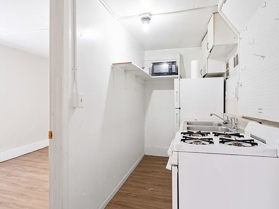 3rd image of 815 W 23rd St APT 3