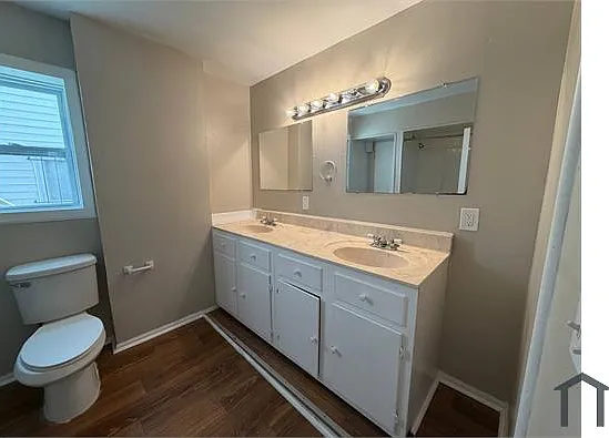 1131 Montrose Ave — Photo 7