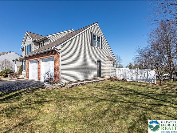 3rd image of 4442 Lenox Dr