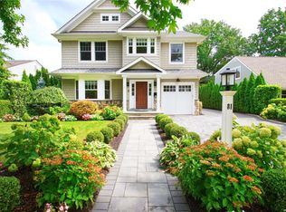 81 Monroe St, Garden City, NY 11530