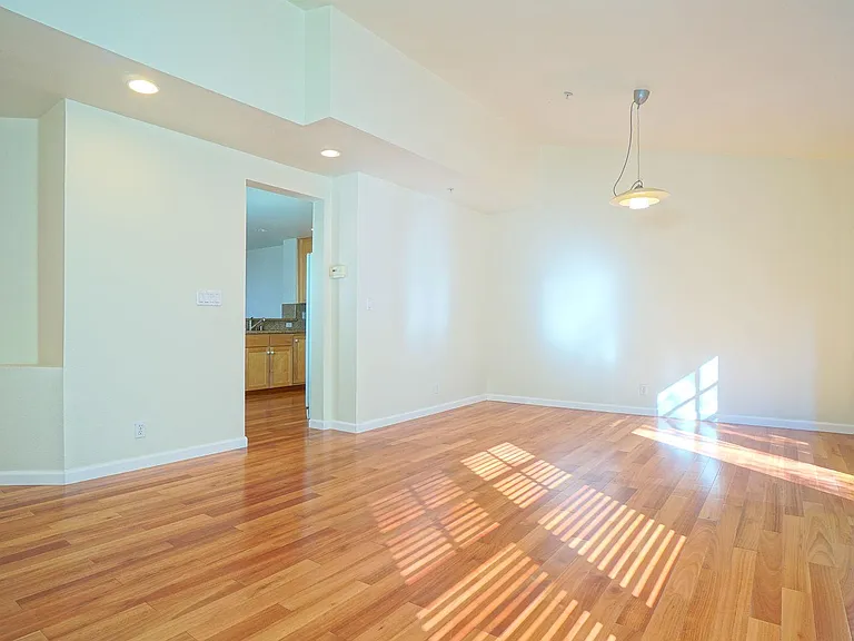 558 Driscoll Pl — Photo 7