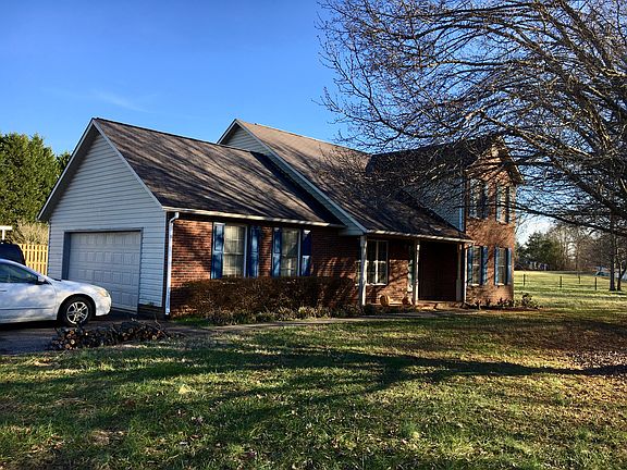 Large feomt and back yard