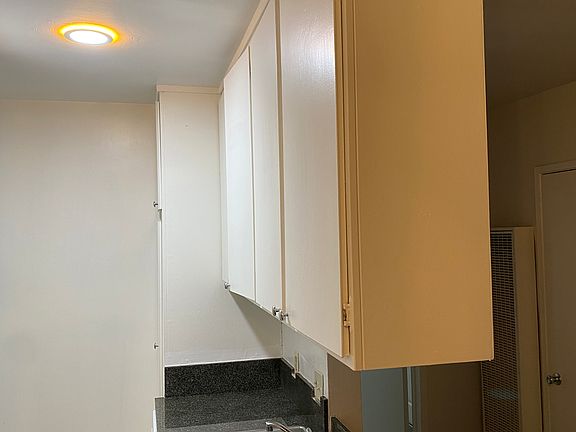 2nd image of 1019 Orange Grove Ave Unit 2