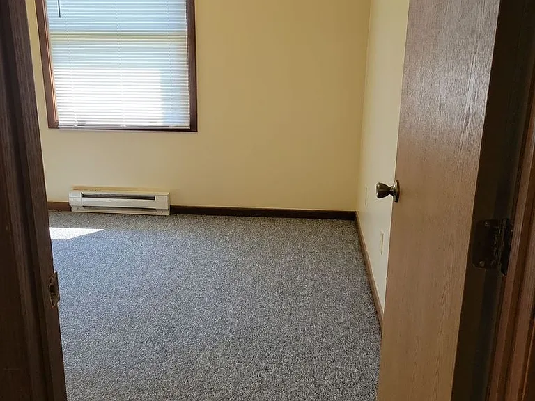 235 W Johnson St — Photo 17