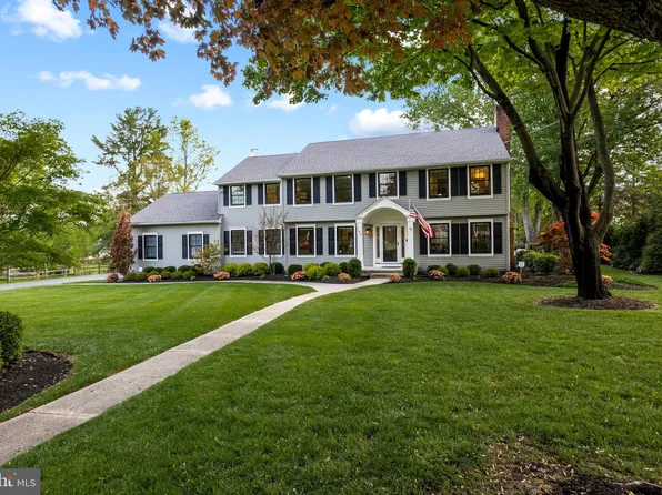 140 Ramblewood Rd, Moorestown, NJ 08057