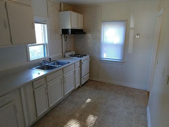 3rd image of 4210 Crandall Ave